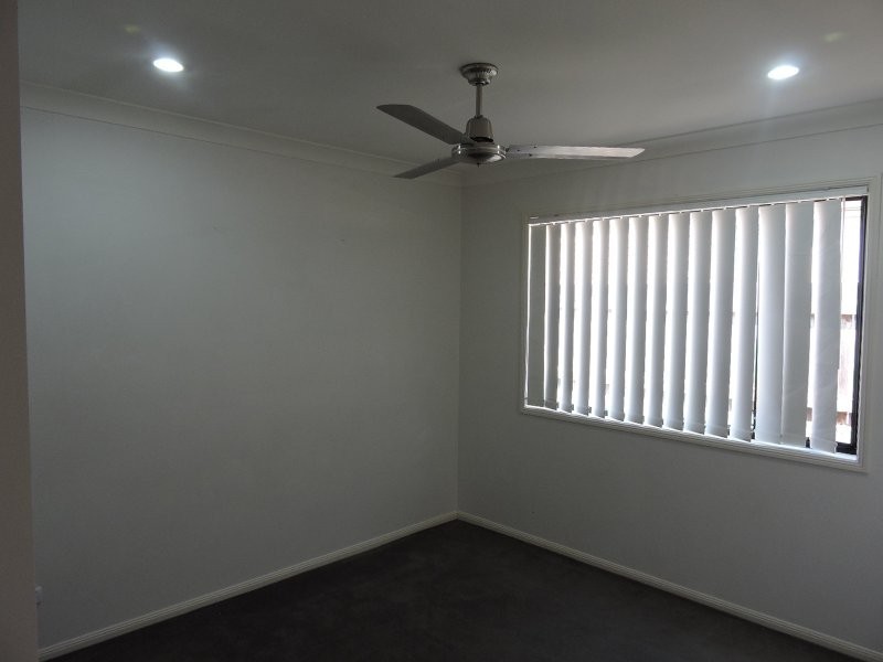 33 Dornoch Crescent, Raceview QLD 4305