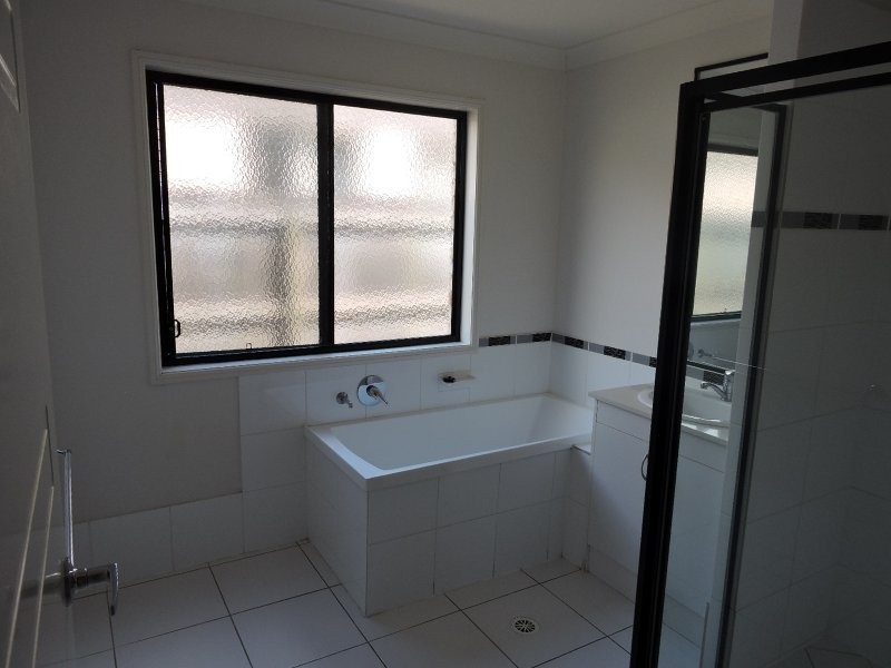 33 Dornoch Crescent, Raceview QLD 4305