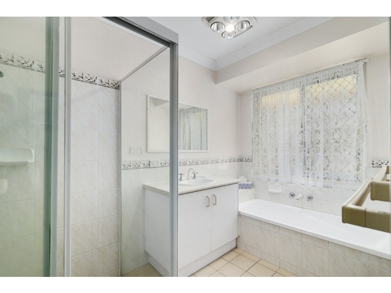 14 Helmsley Court, Yamanto QLD 4305