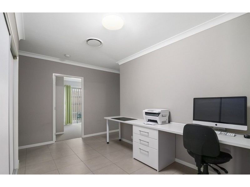 8 Spey Close, Deebing Heights QLD 4306