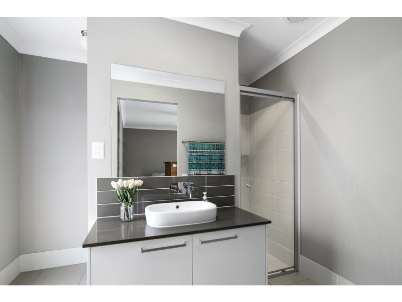 8 Spey Close, Deebing Heights QLD 4306