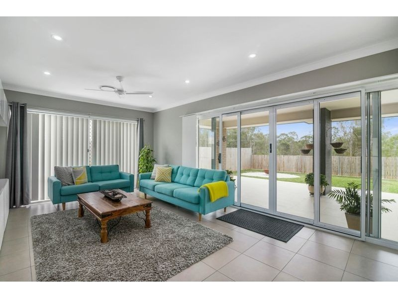 8 Spey Close, Deebing Heights QLD 4306