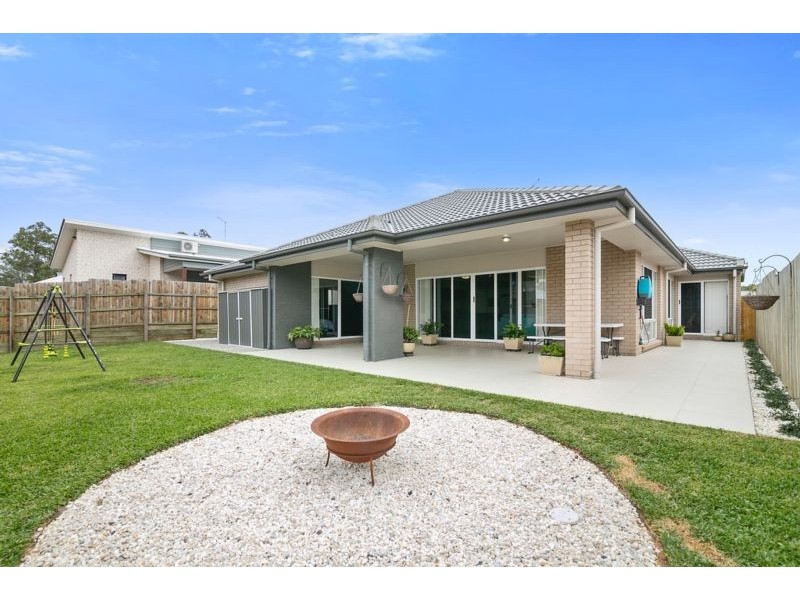 8 Spey Close, Deebing Heights QLD 4306