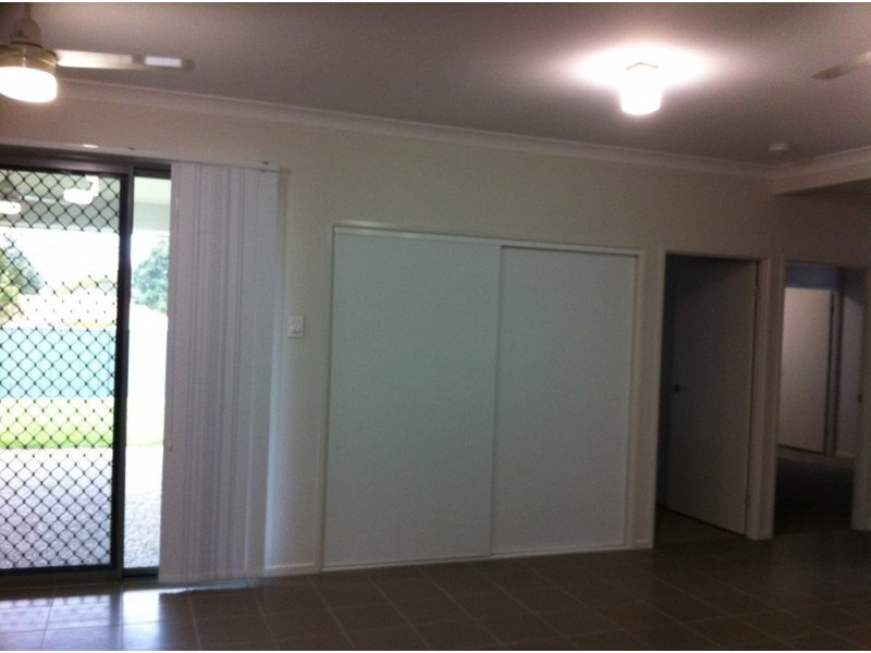 9 Lilly Court, Yamanto QLD 4305