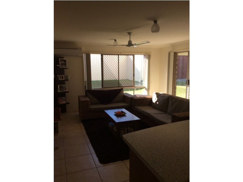 8 Darlington Court, Flinders View QLD 4305