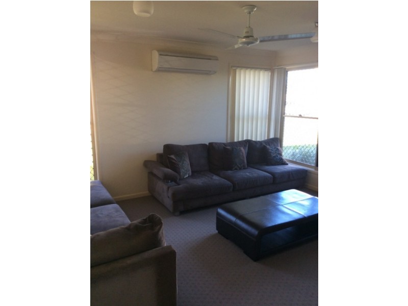 8 Darlington Court, Flinders View QLD 4305