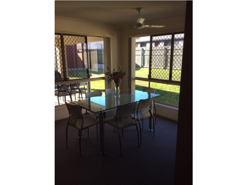 8 Darlington Court, Flinders View QLD 4305