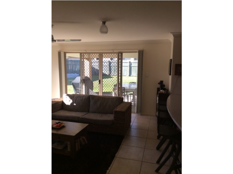 8 Darlington Court, Flinders View QLD 4305