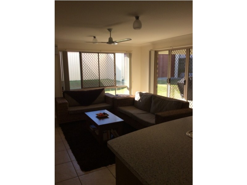 8 Darlington Court, Flinders View QLD 4305