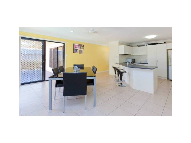 16 Creekside Drive, Springfield Lakes QLD 4300