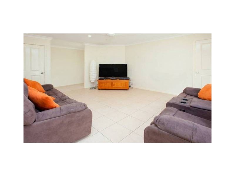 16 Creekside Drive, Springfield Lakes QLD 4300