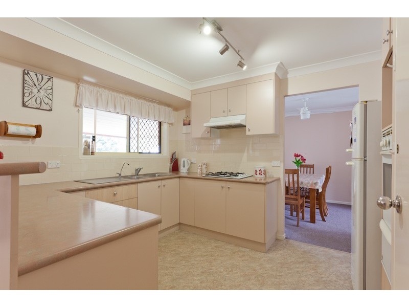 4 Acorn Crescent, Flinders View QLD 4305