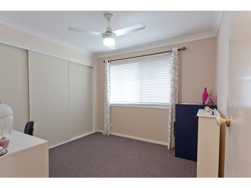 4 Acorn Crescent, Flinders View QLD 4305