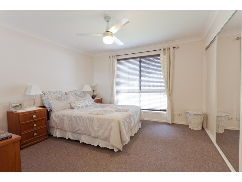 4 Acorn Crescent, Flinders View QLD 4305