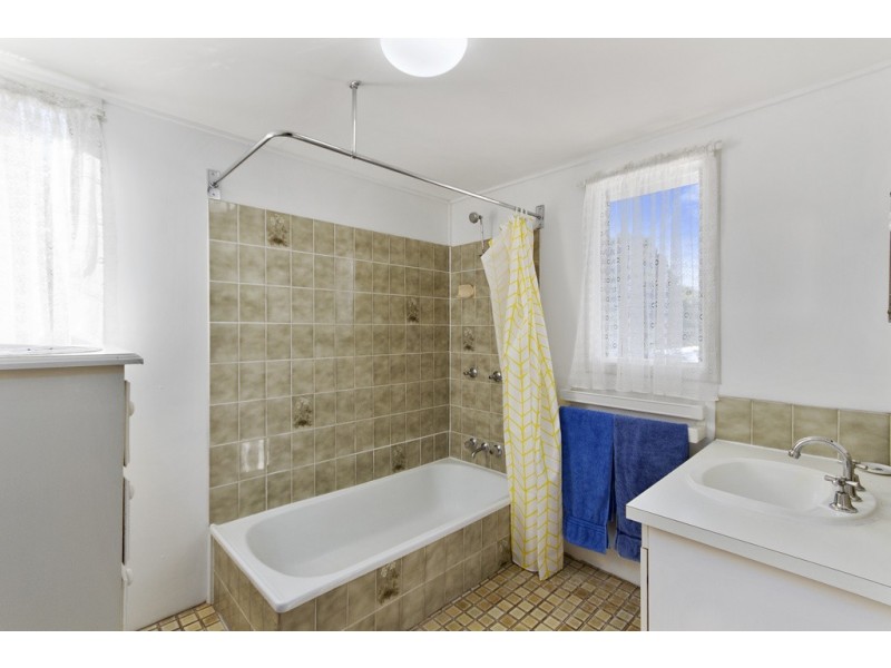 180 Glebe Road, Booval QLD 4304