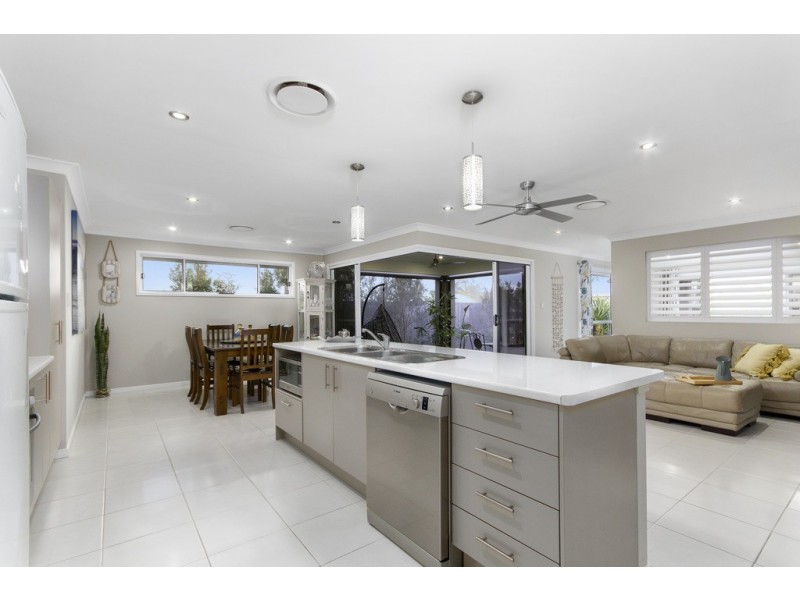 8 Miskin Way, Deebing Heights QLD 4306