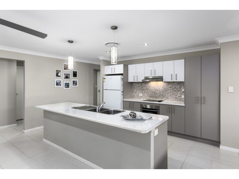 8 Miskin Way, Deebing Heights QLD 4306