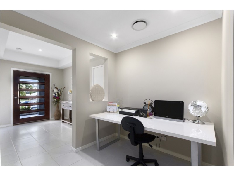 8 Miskin Way, Deebing Heights QLD 4306