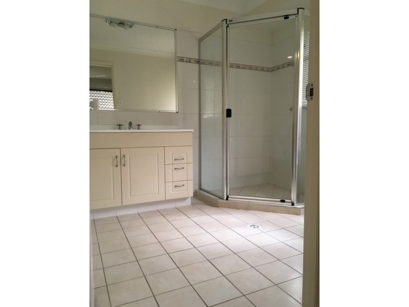 17 Benjamin Court, Yamanto QLD 4305