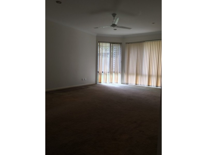 17 Benjamin Court, Yamanto QLD 4305