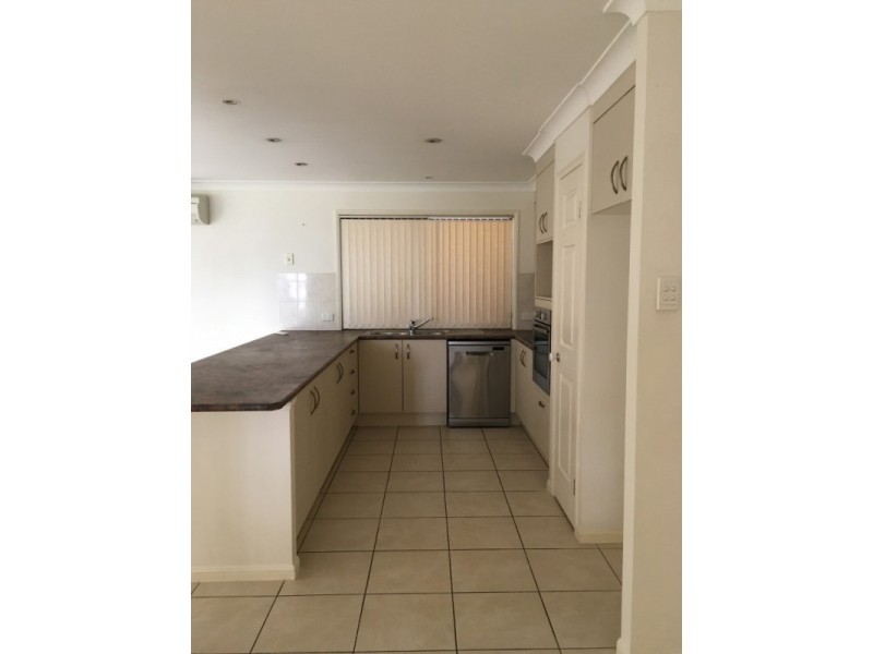 17 Benjamin Court, Yamanto QLD 4305