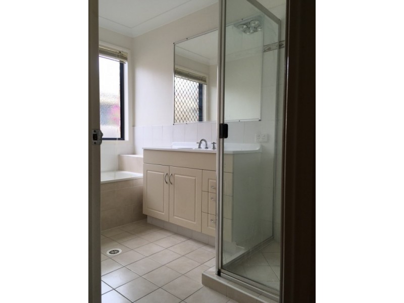 17 Benjamin Court, Yamanto QLD 4305