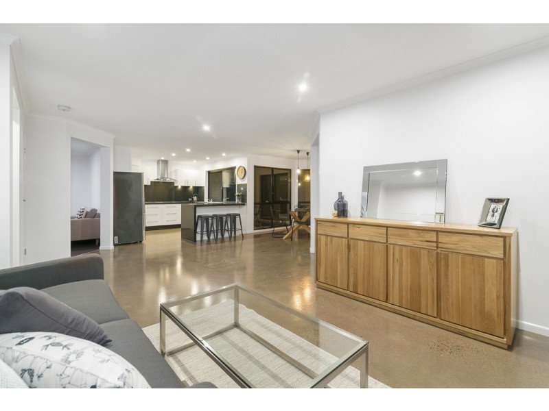 4 Redwood Place, Yamanto QLD 4305