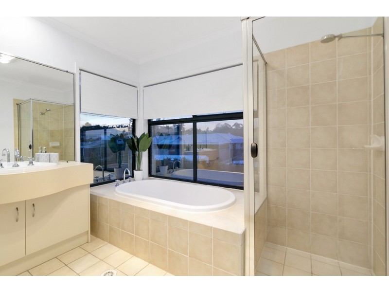 4 Redwood Place, Yamanto QLD 4305