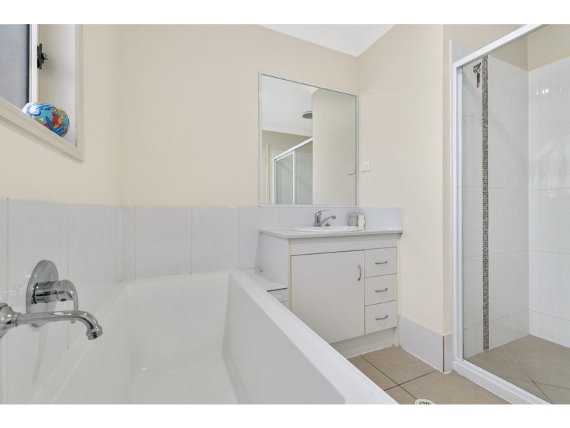 4 Aramac Street, Brassall QLD 4305