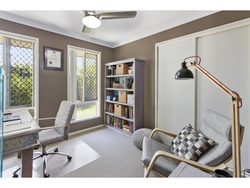 16 Eric Drive, Blackstone QLD 4304