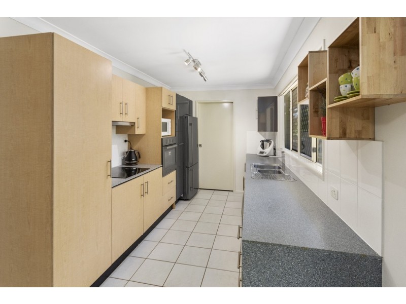 16 Eric Drive, Blackstone QLD 4304