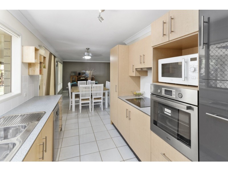 16 Eric Drive, Blackstone QLD 4304