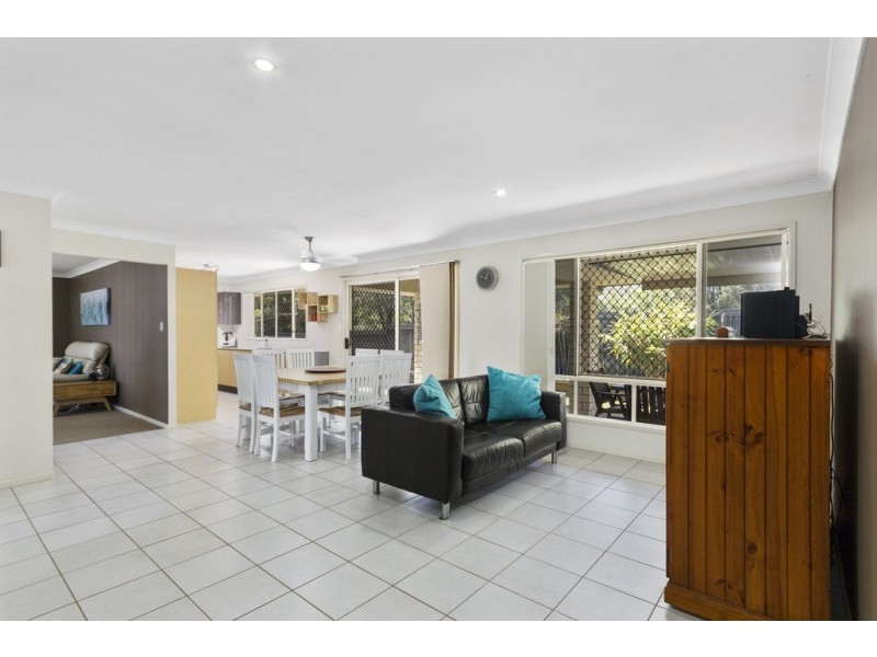 16 Eric Drive, Blackstone QLD 4304