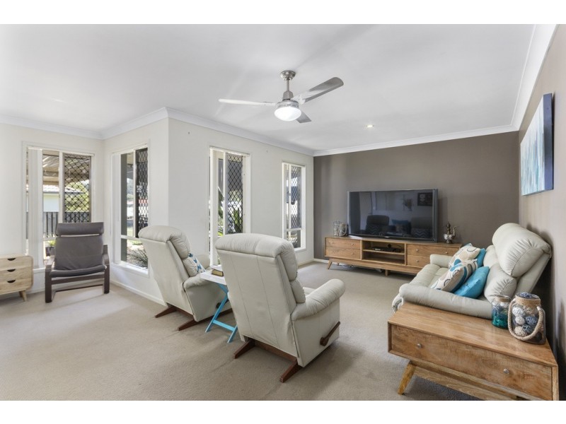 16 Eric Drive, Blackstone QLD 4304