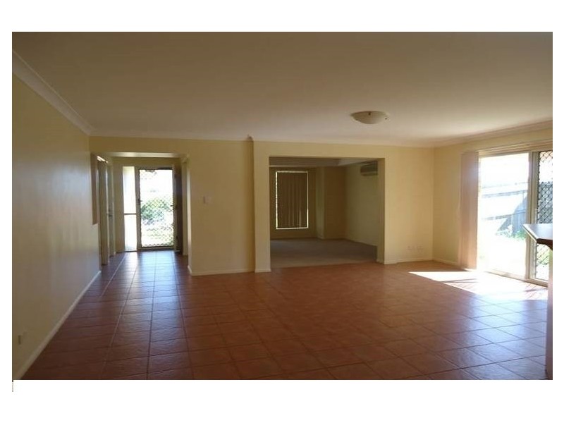 18 Kathleen Place, Yamanto QLD 4305