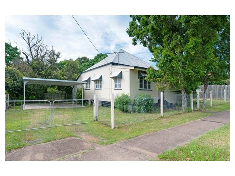 92 South Station Road, Silkstone QLD 4304