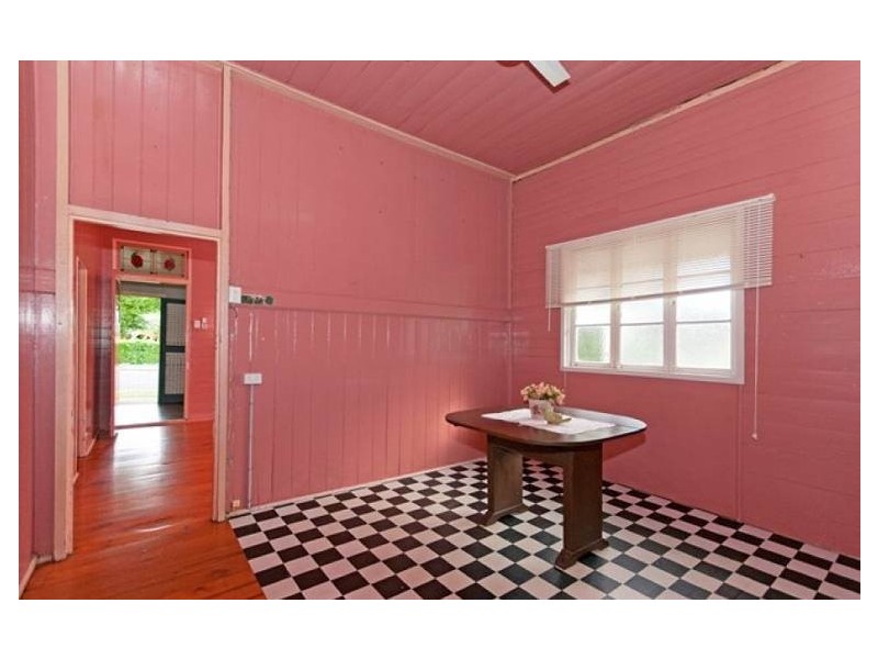 92 South Station Road, Silkstone QLD 4304