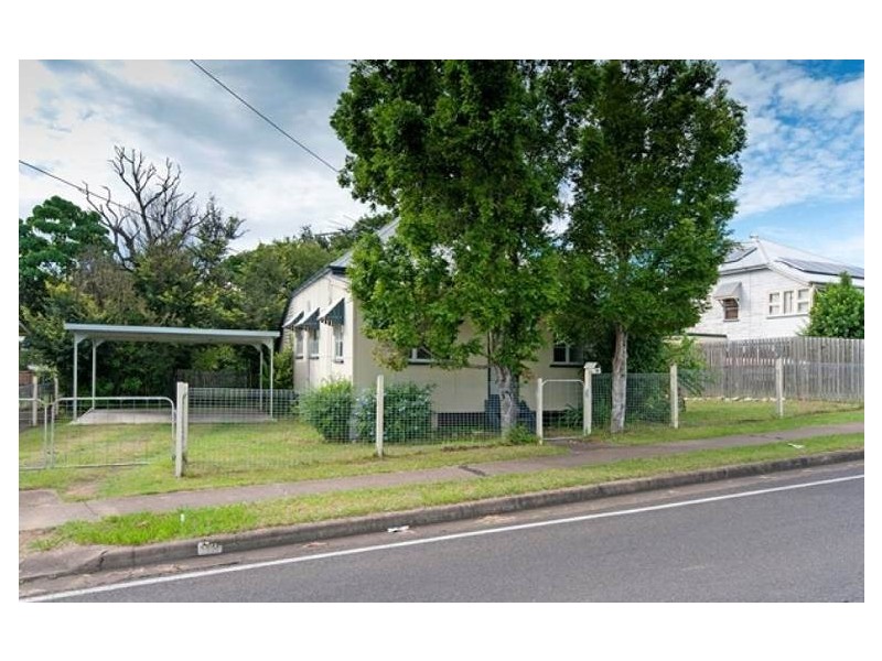 92 South Station Road, Silkstone QLD 4304