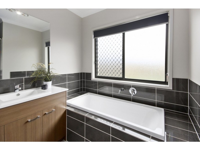 30 Bottlebrush Drive, Deebing Heights QLD 4306