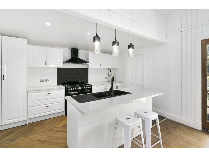 75 Glebe Road, Silkstone QLD 4304