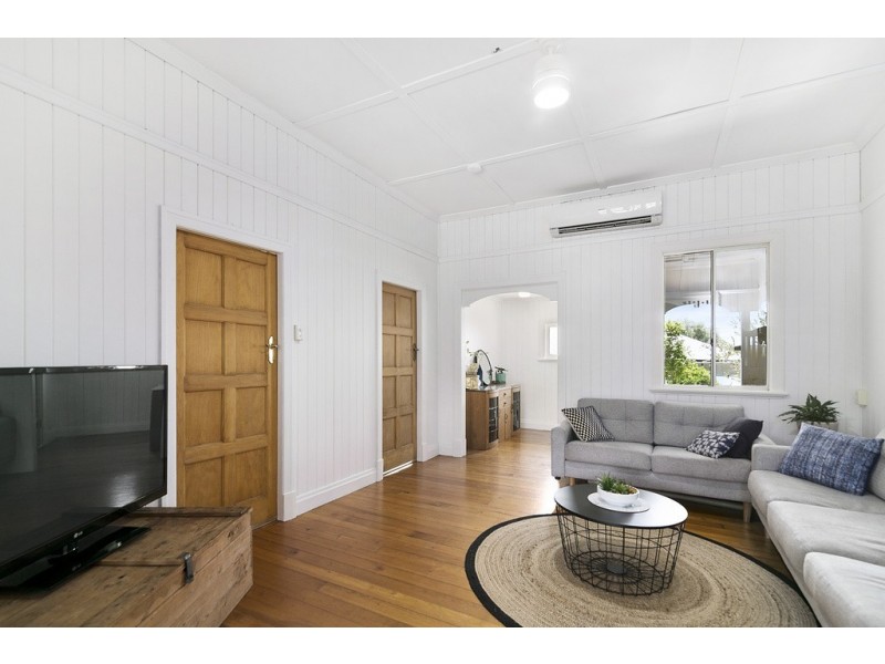 75 Glebe Road, Silkstone QLD 4304