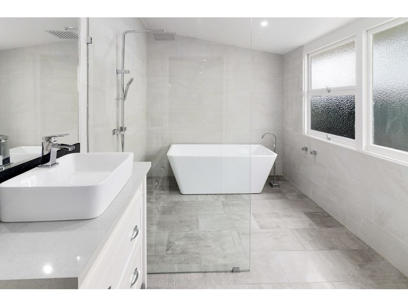 75 Glebe Road, Silkstone QLD 4304