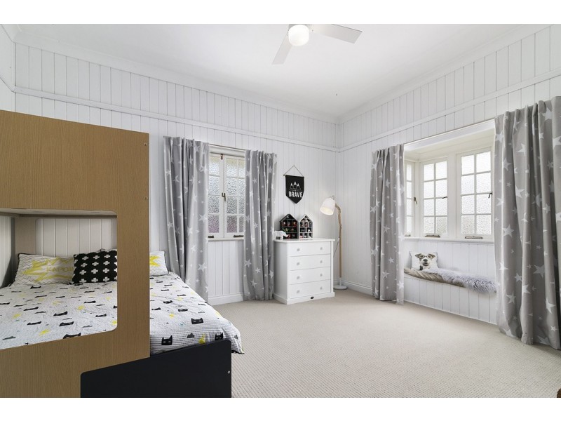 75 Glebe Road, Silkstone QLD 4304