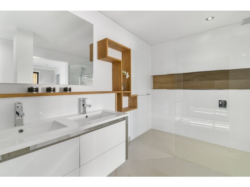 7 Lance Drive, Flinders View QLD 4305