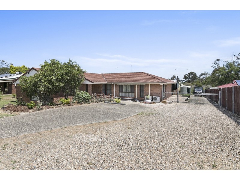 8 Farrell Drive, Walloon QLD 4306