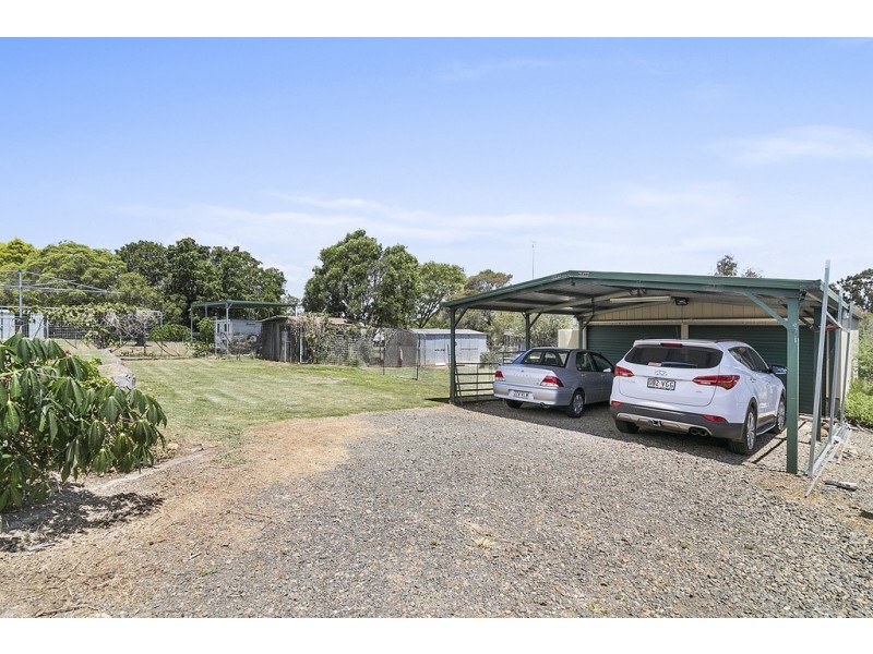 8 Farrell Drive, Walloon QLD 4306