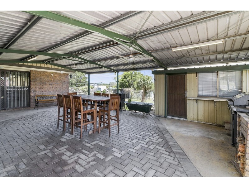 8 Farrell Drive, Walloon QLD 4306