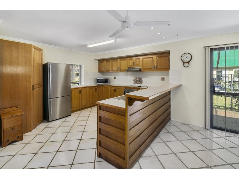 8 Farrell Drive, Walloon QLD 4306