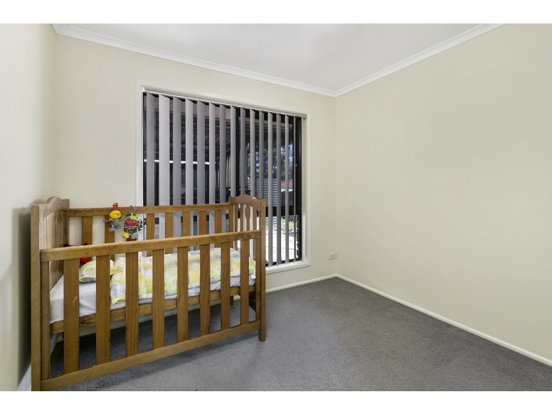 8 Farrell Drive, Walloon QLD 4306