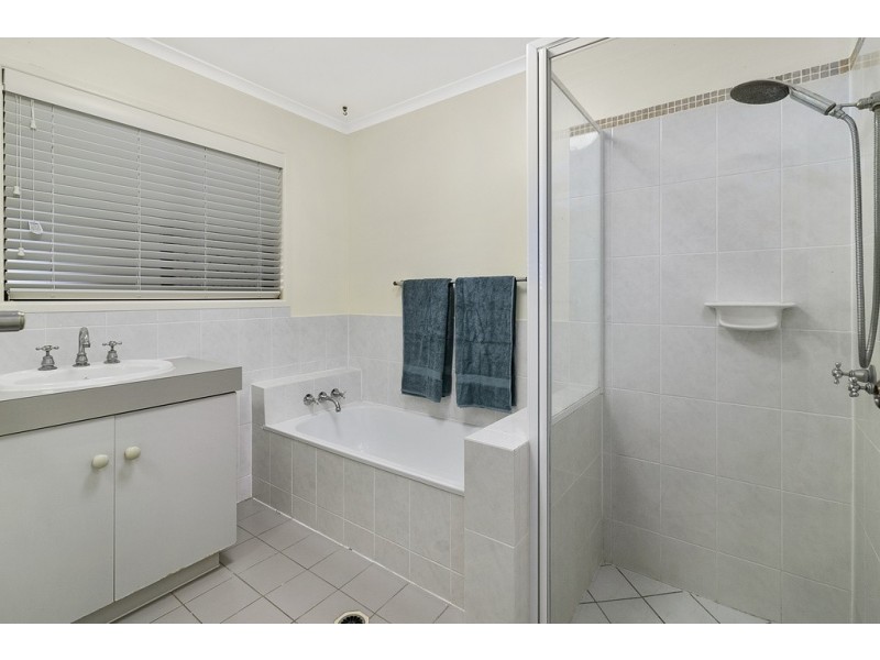 8 Farrell Drive, Walloon QLD 4306